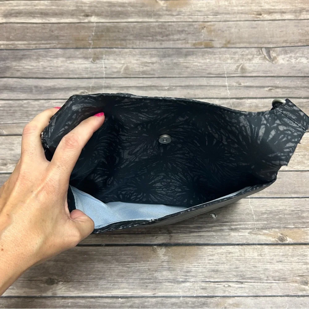 Baggallini Black Gray Onyx Floral Nylon Around Town Crossbody Bagg RFID Wristlet